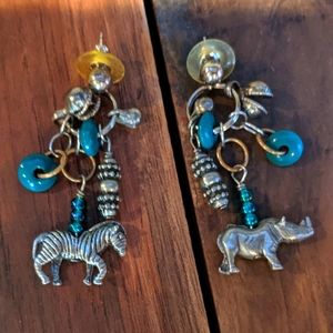 Earrings dangel african animals posts